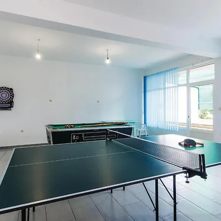 Holiday home 5 Bedroom Beautiful In *