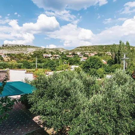 5 Bedroom Beautiful In * Lisane Ostrovicke