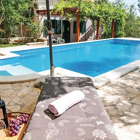 Holiday home 5 Bedroom Beautiful In *