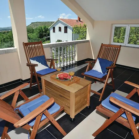 5 Bedroom Beautiful In * Lisane Ostrovicke