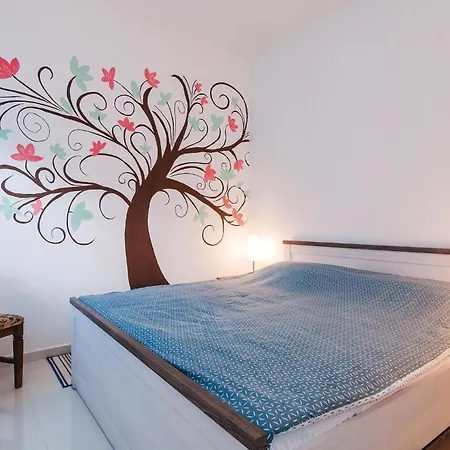 5 Bedroom Beautiful In Lisane Ostrovicke