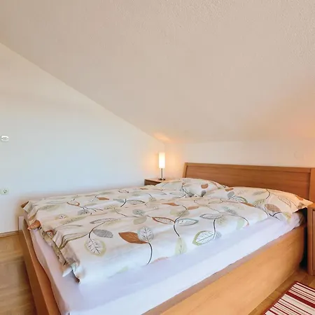 5 Bedroom Beautiful In Holiday home *