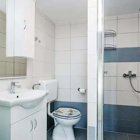 5 Bedroom Beautiful In * Lisane Ostrovicke