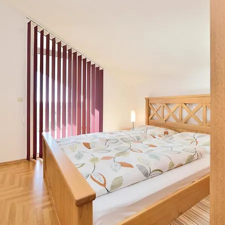 5 Bedroom Beautiful In *