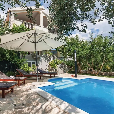 5 Bedroom Beautiful In *