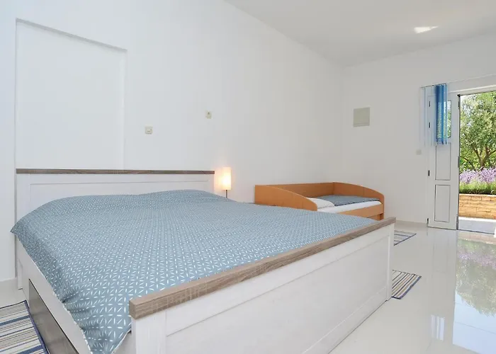 04 * Lišane Ostrovičke